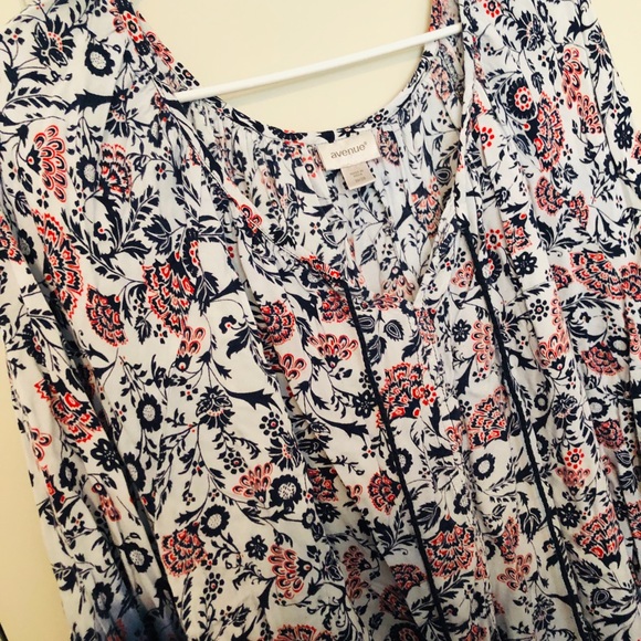Floral Top (Avenue) - Picture 2 of 5